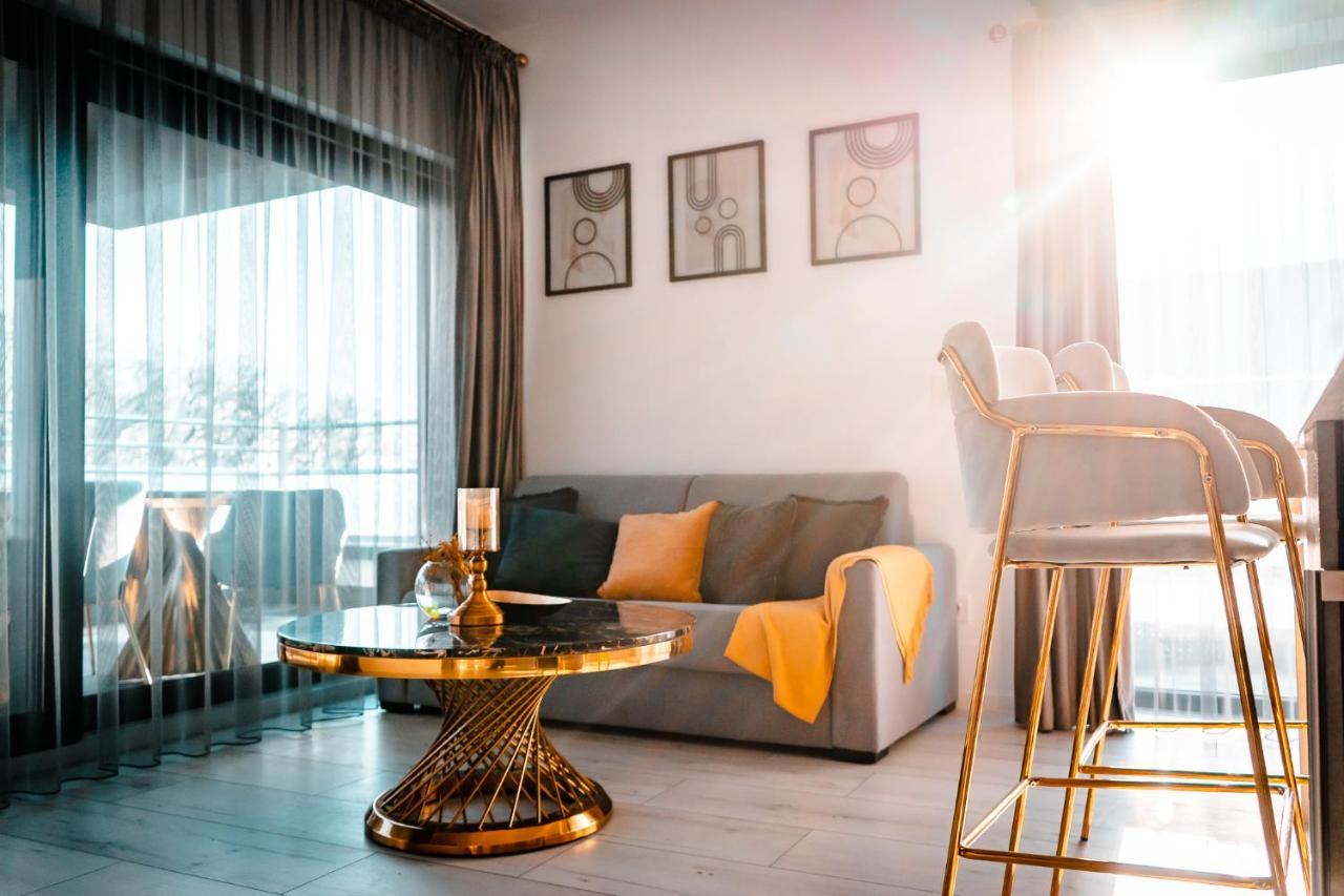 Luxury Family Apartment With Private Parking And Forest View Timisoara Ngoại thất bức ảnh