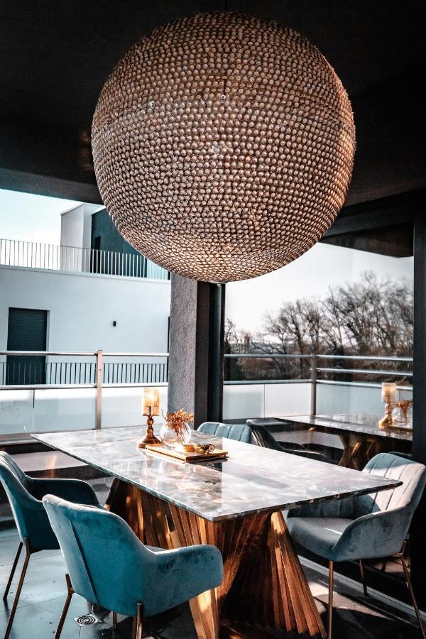 Luxury Family Apartment With Private Parking And Forest View Timisoara Ngoại thất bức ảnh