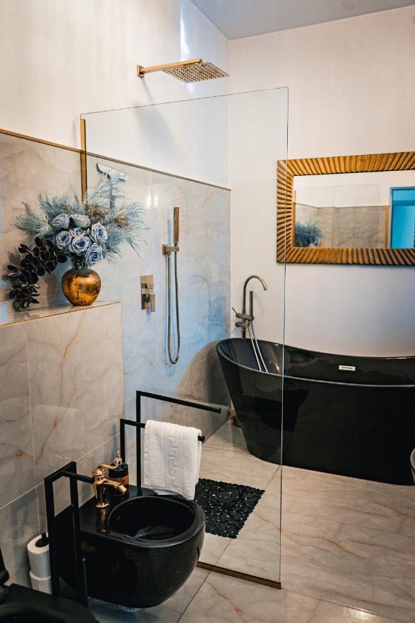 Luxury Family Apartment With Private Parking And Forest View Timisoara Ngoại thất bức ảnh