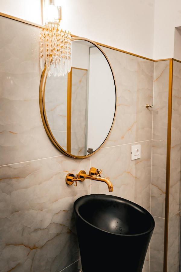 Luxury Family Apartment With Private Parking And Forest View Timisoara Ngoại thất bức ảnh