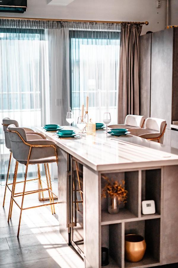 Luxury Family Apartment With Private Parking And Forest View Timisoara Ngoại thất bức ảnh