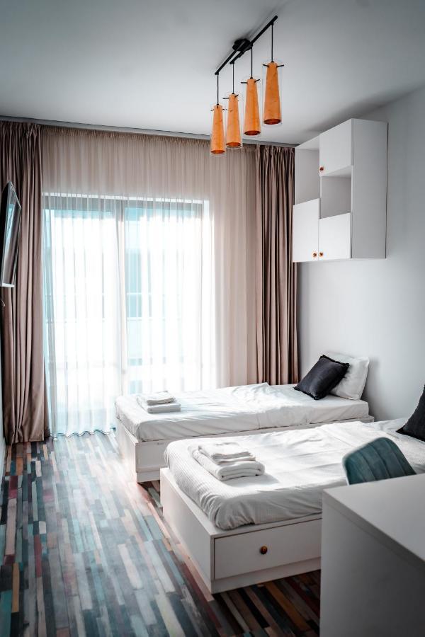 Luxury Family Apartment With Private Parking And Forest View Timisoara Ngoại thất bức ảnh