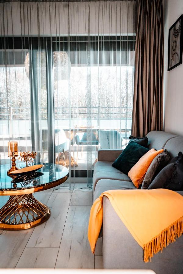 Luxury Family Apartment With Private Parking And Forest View Timisoara Ngoại thất bức ảnh