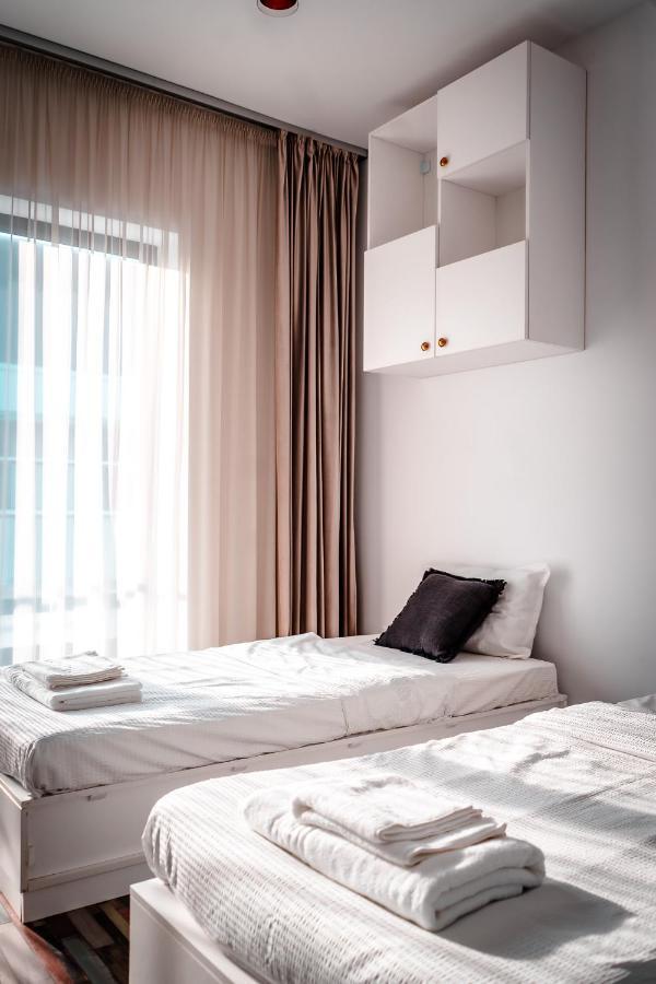 Luxury Family Apartment With Private Parking And Forest View Timisoara Ngoại thất bức ảnh