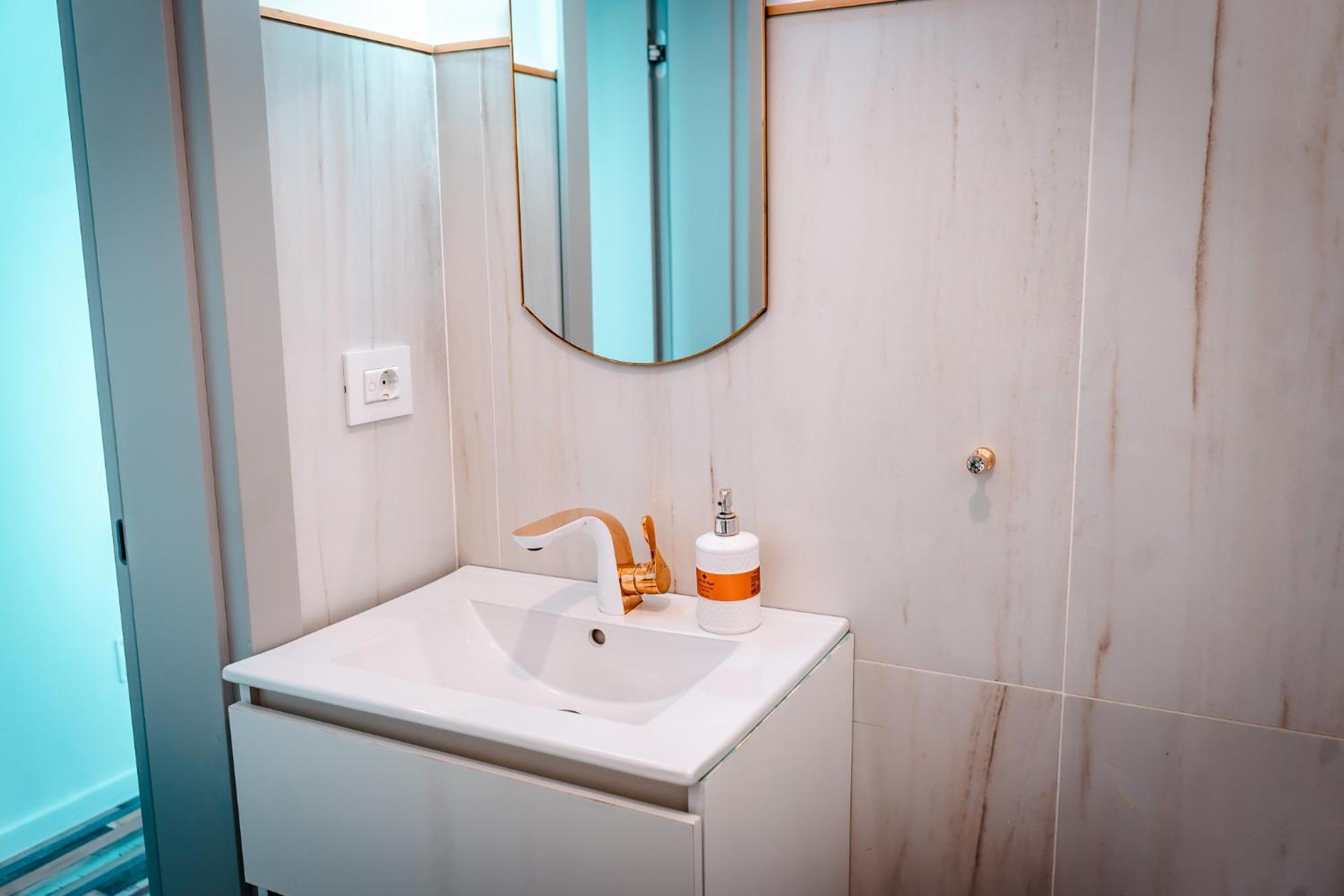 Luxury Family Apartment With Private Parking And Forest View Timisoara Ngoại thất bức ảnh