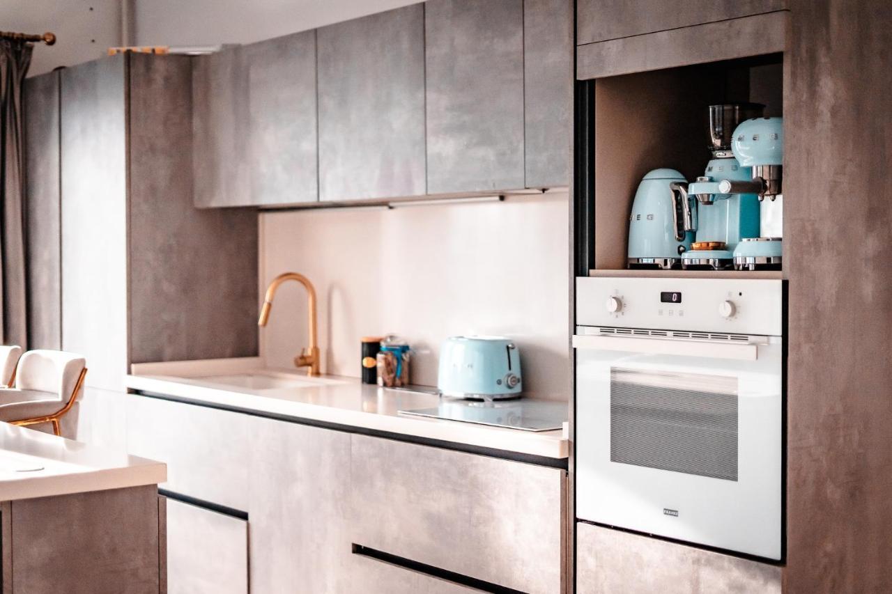 Luxury Family Apartment With Private Parking And Forest View Timisoara Ngoại thất bức ảnh